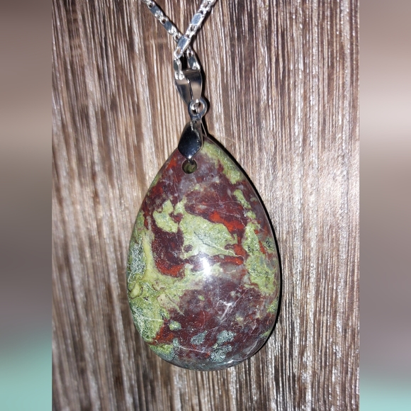 Dragon Stone Pendant with chain - Picture 4 of 4